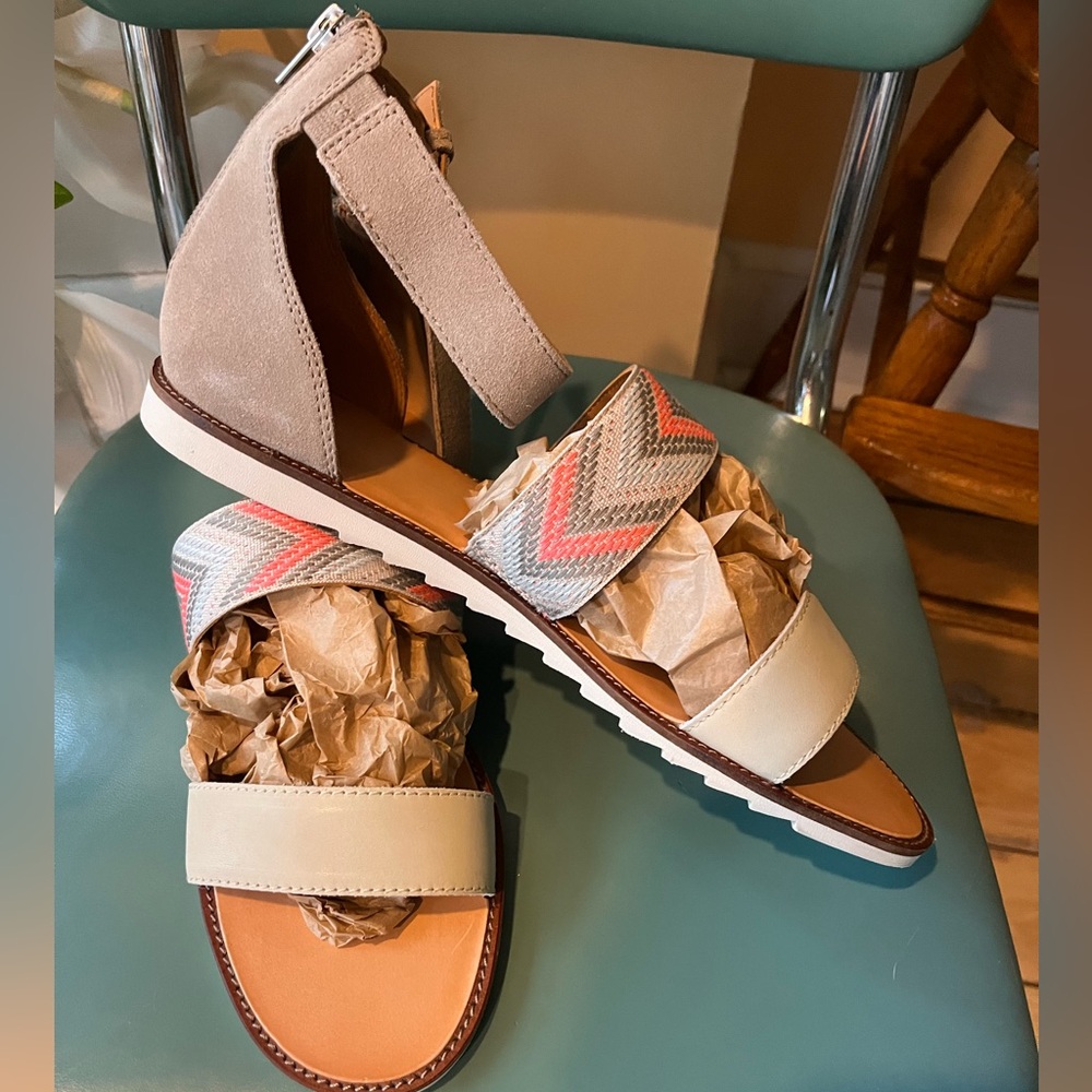 Frye and Co. PEM Sandals NWB Size 11 Tan & Pink